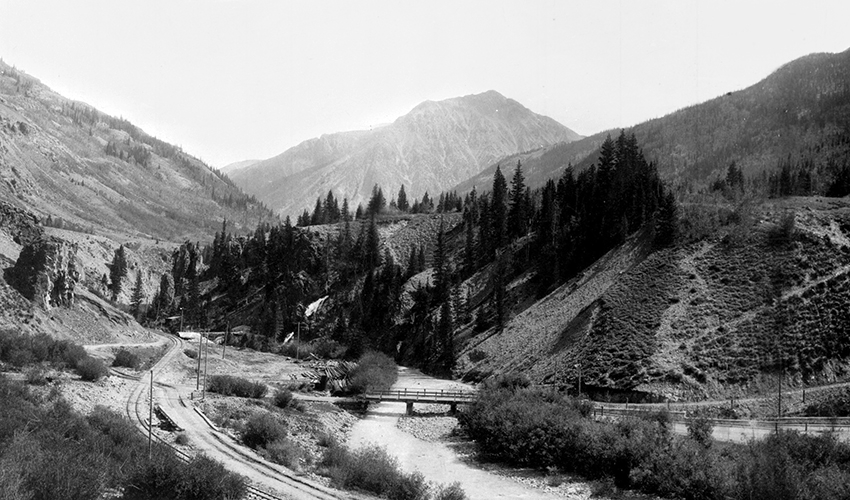 Silverton Northern mainline across the river from the Waldheim mansion that was the home for Ed and Lena Stoiber. This location is shortly before the Stoibers Silver Lake Mill.